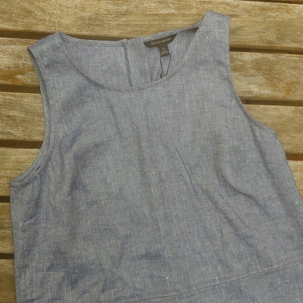 BANANA REPUBLIC nwt Button-back Tank